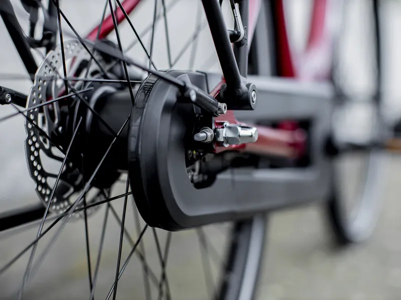 TREK District+ 4 Lowstep 500Wh Electric Hybrid Bike in Rage Red-4